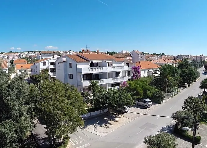 Silvija Πανσιόν