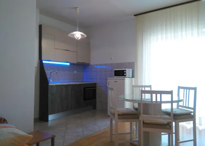 Silvija Πανσιόν